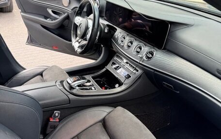 Mercedes-Benz E-Класс, 2019 год, 3 500 000 рублей, 6 фотография