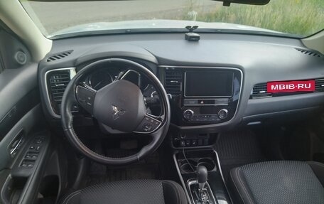 Mitsubishi Outlander III рестайлинг 3, 2019 год, 2 130 000 рублей, 4 фотография