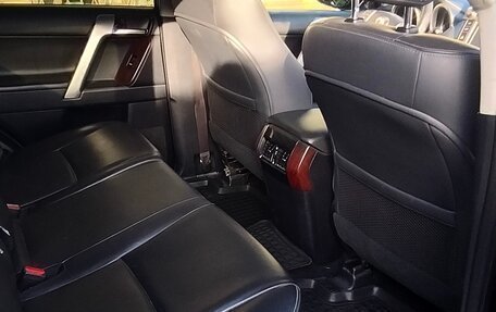 Toyota Land Cruiser Prado 150 рестайлинг 2, 2015 год, 3 740 000 рублей, 7 фотография