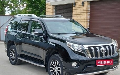 Toyota Land Cruiser Prado 150 рестайлинг 2, 2015 год, 3 740 000 рублей, 6 фотография