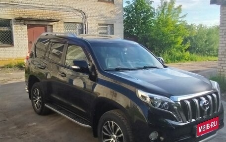 Toyota Land Cruiser Prado 150 рестайлинг 2, 2015 год, 3 740 000 рублей, 11 фотография