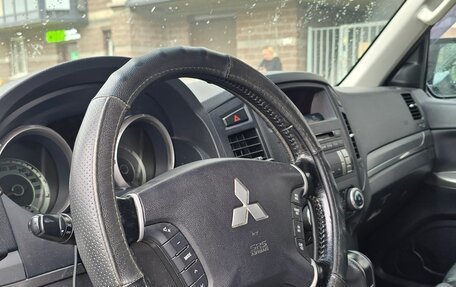 Mitsubishi Pajero IV, 2012 год, 1 550 000 рублей, 5 фотография
