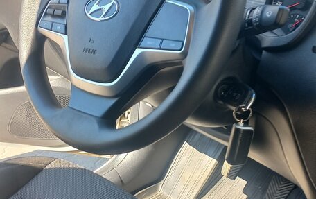 Hyundai Solaris II рестайлинг, 2022 год, 1 690 000 рублей, 10 фотография