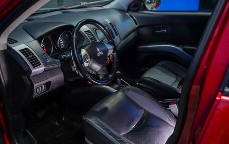 Mitsubishi Outlander III рестайлинг 3, 2010 год, 950 000 рублей, 11 фотография