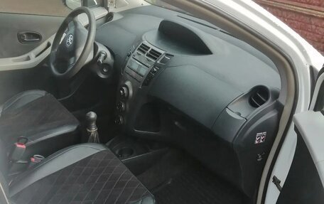 Toyota Yaris III рестайлинг, 2009 год, 9 фотография