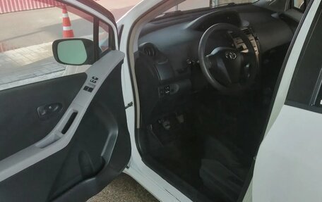 Toyota Yaris III рестайлинг, 2009 год, 10 фотография