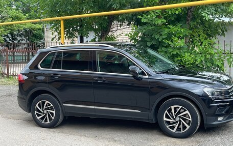 Volkswagen Tiguan II, 2018 год, 2 500 000 рублей, 1 фотография
