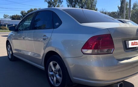 Volkswagen Polo VI (EU Market), 2011 год, 530 000 рублей, 2 фотография