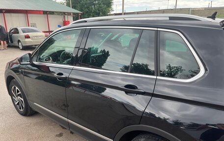 Volkswagen Tiguan II, 2018 год, 2 500 000 рублей, 2 фотография