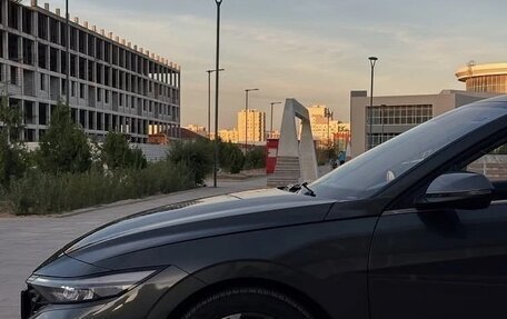 Hyundai Elantra, 2023 год, 1 780 000 рублей, 3 фотография