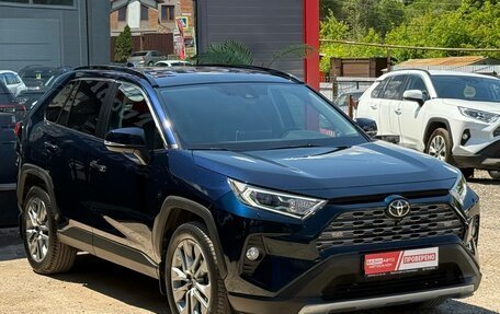 Toyota RAV4, 2020 год, 3 850 000 рублей, 2 фотография
