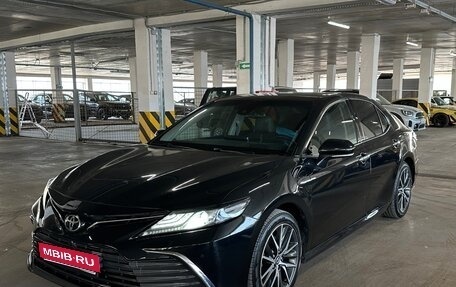 Toyota Camry, 2023 год, 3 090 000 рублей, 2 фотография