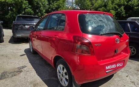 Toyota Yaris III рестайлинг, 2006 год, 460 000 рублей, 2 фотография