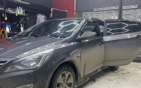 Hyundai Solaris II рестайлинг, 2015 год, 710 000 рублей, 2 фотография
