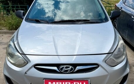 Hyundai Solaris II рестайлинг, 2012 год, 480 000 рублей, 1 фотография