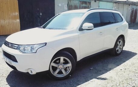 Mitsubishi Outlander III рестайлинг 3, 2012 год, 800 000 рублей, 1 фотография