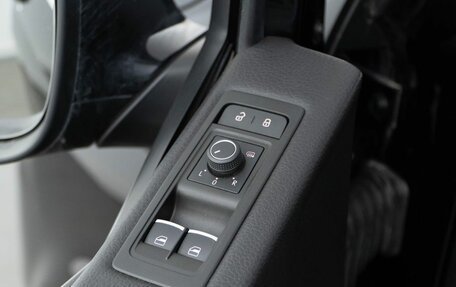 Volkswagen Multivan T6 рестайлинг, 2019 год, 4 459 050 рублей, 17 фотография