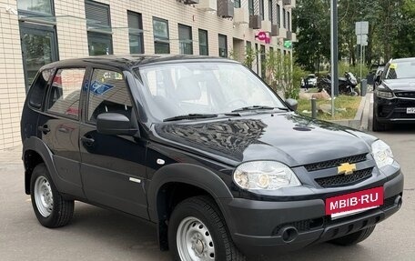 Chevrolet Niva I рестайлинг, 2012 год, 825 000 рублей, 5 фотография