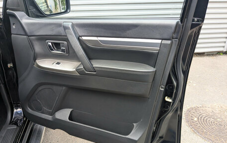 Mitsubishi Pajero IV, 2015 год, 2 495 000 рублей, 24 фотография