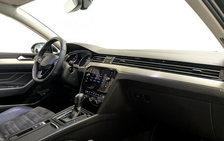 Volkswagen Passat B8 рестайлинг, 2020 год, 3 000 000 рублей, 11 фотография