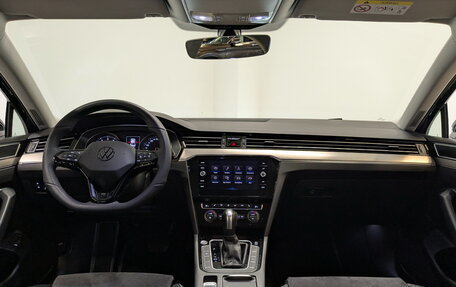 Volkswagen Passat B8 рестайлинг, 2020 год, 3 000 000 рублей, 14 фотография