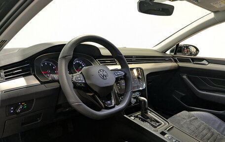 Volkswagen Passat B8 рестайлинг, 2020 год, 3 000 000 рублей, 16 фотография