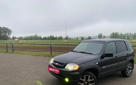 Chevrolet Niva I рестайлинг, 2018 год, 950 000 рублей, 3 фотография