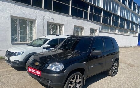 Chevrolet Niva I рестайлинг, 2018 год, 950 000 рублей, 5 фотография