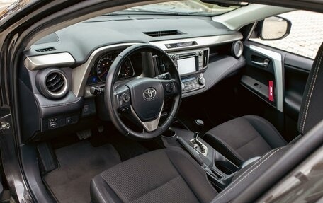 Toyota RAV4, 2015 год, 1 675 000 рублей, 13 фотография