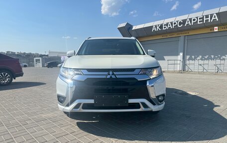 Mitsubishi Outlander III рестайлинг 3, 2023 год, 2 250 000 рублей, 3 фотография