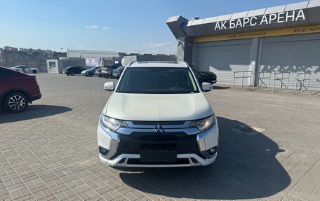 Mitsubishi Outlander III рестайлинг 3, 2023 год, 2 250 000 рублей, 4 фотография