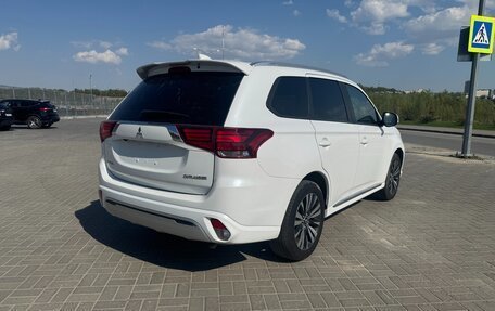 Mitsubishi Outlander III рестайлинг 3, 2023 год, 2 250 000 рублей, 9 фотография