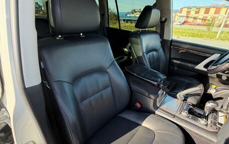 Toyota Land Cruiser 200, 2018 год, 6 800 000 рублей, 5 фотография