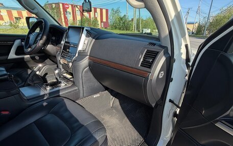Toyota Land Cruiser 200, 2018 год, 6 800 000 рублей, 4 фотография