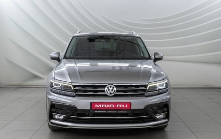 Volkswagen Tiguan II, 2018 год, 2 798 000 рублей, 2 фотография