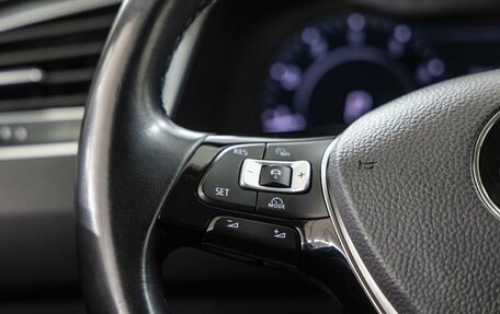 Volkswagen Tiguan II, 2018 год, 2 798 000 рублей, 17 фотография