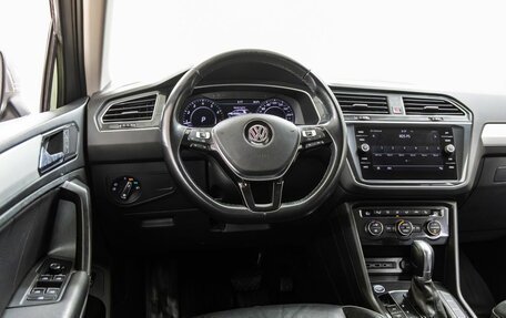 Volkswagen Tiguan II, 2018 год, 2 798 000 рублей, 14 фотография
