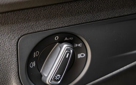 Volkswagen Tiguan II, 2018 год, 2 798 000 рублей, 19 фотография