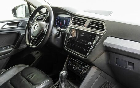 Volkswagen Tiguan II, 2018 год, 2 798 000 рублей, 35 фотография