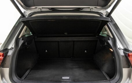 Volkswagen Tiguan II, 2018 год, 2 798 000 рублей, 38 фотография