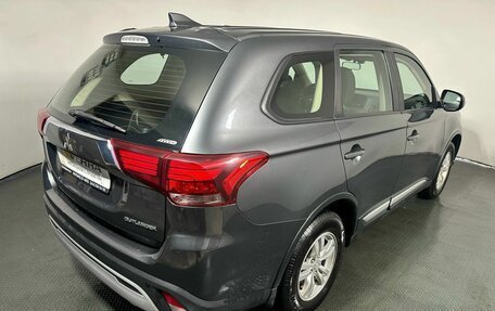 Mitsubishi Outlander III рестайлинг 3, 2019 год, 2 100 000 рублей, 4 фотография