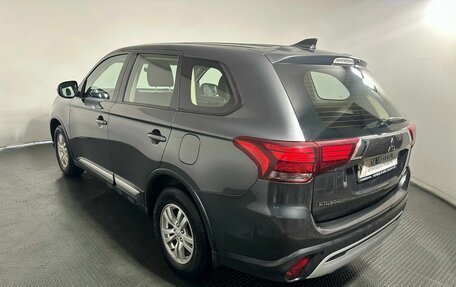 Mitsubishi Outlander III рестайлинг 3, 2019 год, 2 100 000 рублей, 6 фотография