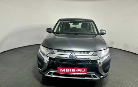 Mitsubishi Outlander III рестайлинг 3, 2019 год, 2 100 000 рублей, 2 фотография