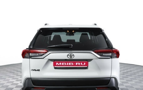 Toyota RAV4, 2021 год, 2 790 000 рублей, 7 фотография