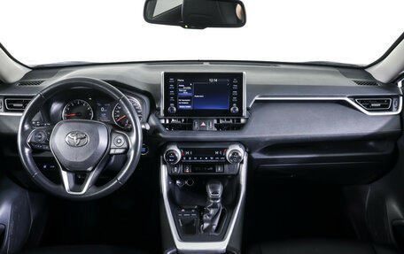 Toyota RAV4, 2021 год, 2 790 000 рублей, 13 фотография