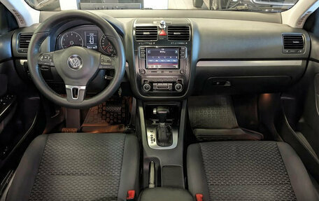Volkswagen Jetta VI, 2010 год, 699 900 рублей, 10 фотография