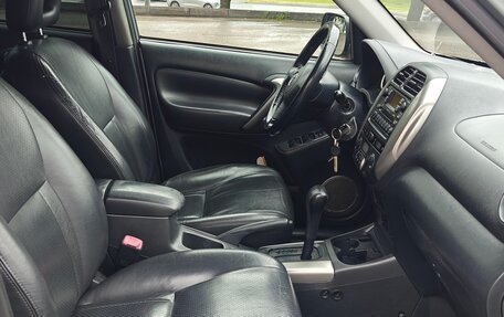 Toyota RAV4, 2005 год, 1 050 000 рублей, 15 фотография