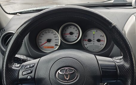 Toyota RAV4, 2005 год, 1 050 000 рублей, 13 фотография
