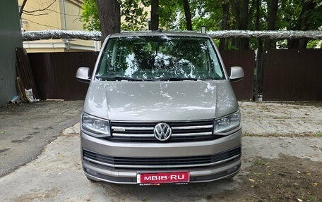 Volkswagen Multivan T6 рестайлинг, 2018 год, 4 500 000 рублей, 1 фотография