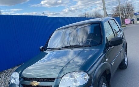 Chevrolet Niva I рестайлинг, 2017 год, 790 000 рублей, 1 фотография